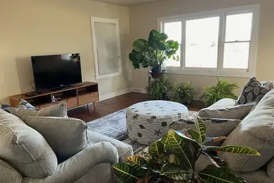 Image de Water front estate on farm cidery. Pet friendly with inviting private beach.