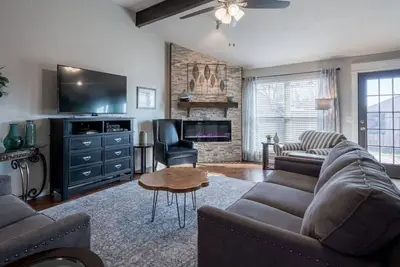Image de Maison moderne, moderne et confortable - 3bd / 2ba - Animaux acceptés - 2 rois / 1 reine