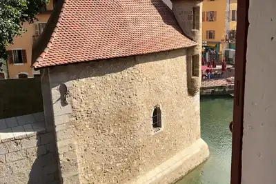 Image de Design appart O'Prison. . Canal View & old prisons