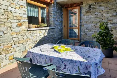 Joli appartement pour 4 personnes avec Wifi, Tv, patio et parking