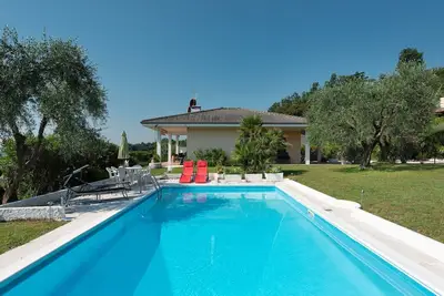 Image de Belle maison de vacances privée avec Wifi, piscine privée, Tv, terrasse et parking