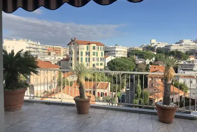 Image de Appartement design, 2 terrasses, 3mn de la mer et tous commerces