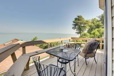 Image de Nouveau! Escapade au bord du lac «Driftwood», marchez pour vous déshabiller!