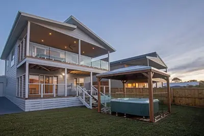 Image de Maison de plage moderne à deux étages (Tout Neuf)