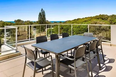 Image de Luxueuse maison de plage de quatre chambres avec piscine privée et spa sur le toit