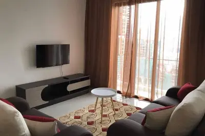 Confortable appartement de 3 chambres à proximité des centres commerciaux et des transports en commun