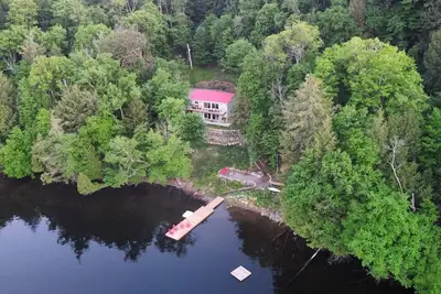 Image de Muskoka, Maple Cottage situé sur une baie tranquille, belle vue, 4 chambres, 2 bains