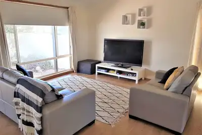 Image de Quiet, family-friendly house, 500m from the beach, great for kids, free WiFi