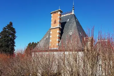 Image de Château Igny vous propose 3 gîtes différents pour des vacances à la campagne et au calme: Courtyard