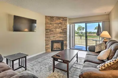 Image de Nouveau! Condo avec accès à la piscine - Près du centre-ville et des randonnées!
