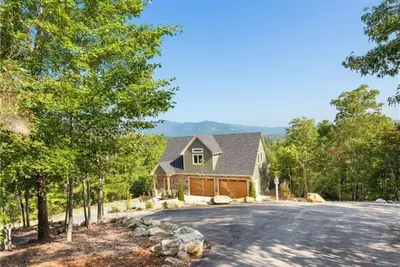 Image de Smith Treehouse In Lake Lures Proche D'Asheville, Tyron Avec Vue Sur Les Tueurs!