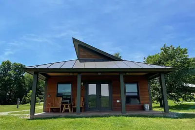 Image de Découvrez la vie dans une ferme du Vermont dans une belle cabine moderne - une vue imprenable!