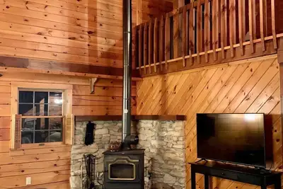 Image de Cabine En Bois avec bain à remous INTÉRIEUR et salle de jeux - Animaux acceptés