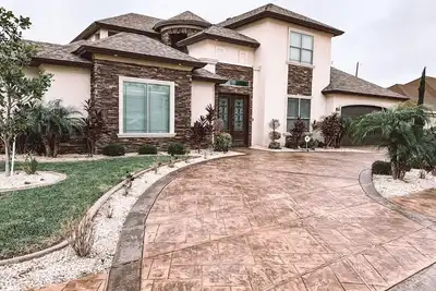 Image de Maison de luxe \/ piscine spacieuse McAllen, Texas