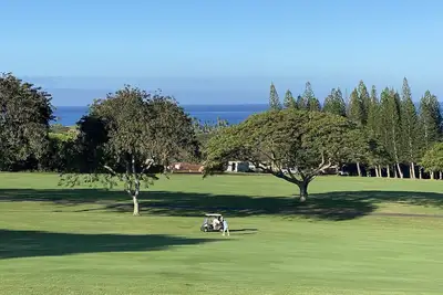 Image de Belle vue sur l'océan et le parcours de golf depuis cette villa de golf de Kapalua