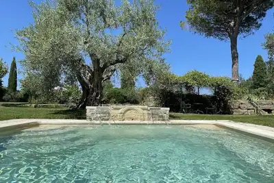 Oasis de paix à la périphérie de Pérouse, apt. dans villa avec jardin privé et piscine