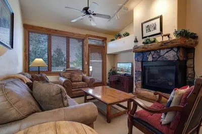 Image de Très bien situé, dernier étage, beau décor! Promotions d'été! Tl2301