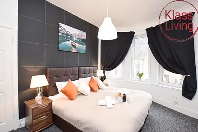 Image de Grand appartement avec WiFi gratuit et un parking