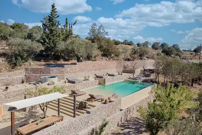 Image de Villa Melitta, avec vue imprenable, 6 chambres et 6 salles de bains.