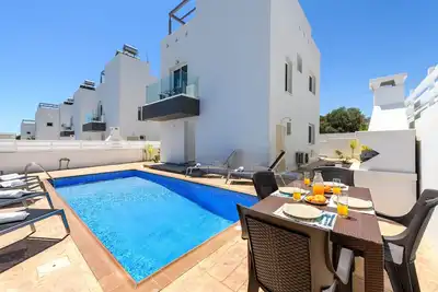 Image de Nissini Villa #4 - Steps from the Beach