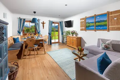 Image de Ferienwohnung AlpenglĂĽck, 1-5 Personen, 65 qm, Dusche/Wc, West- und Ostterrasse, Sat Tv, W-Lan, 2 Schlafzimmer