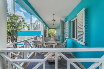 Ocean Breeze Apartments 33 - Condo au bord de l'eau avec piscine partagée