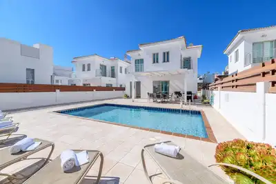 Sunrise Bay Villa #5 - Charming Protaras Centre Getaway