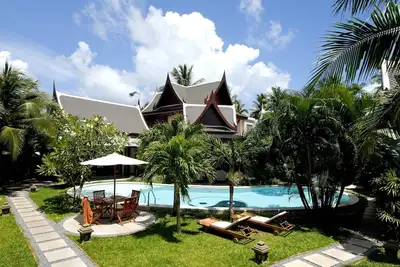 Image de Villa avec services de luxe, distance de marche de la plage, cafés, boutiques, massage
