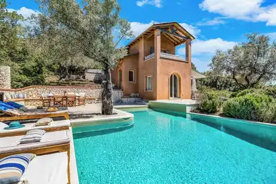 Image de Villa Pisti - Location De Voiture Gratuite! Piscine privée, Wi-Fi & A \/ C ainsi que de belles vues sur la mer