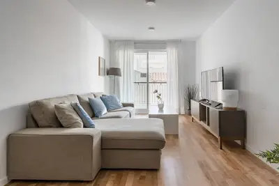 Image de Appartement moderne  WiFi, A/C, Parking, Station vélos, terrace et piscine