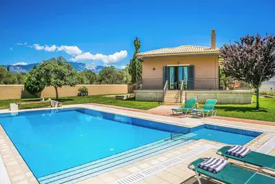 Image de Villa Regaliki - Cette villa comprend une piscine privée, Wi-Fi et proche des commodités