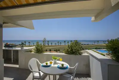 Image de Lalse9 Lordos Sunshore Beachfront Suite