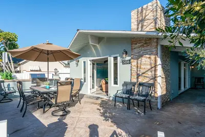 Image de Grand Patio Et Bbq à Newport Beach Central Location Meilleure maison unifamiliale!