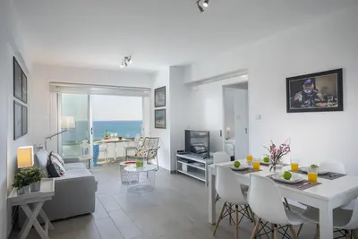 Lama606 Mackenzie Zoe Seafront Suite