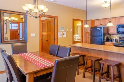 Image de Condo à 2 niveaux sur plusieurs niveaux, accès facile aux pistes de ski