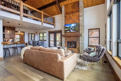 Image de Blissful Mountain Getaway – Steps to Lake Estes, Indoor/Outdoor Fireplace