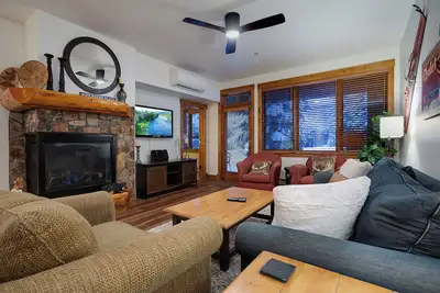 Image de Automne amoureux de ce magnifique condo de montagne, emplacement de choix! Tl2108