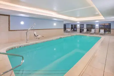 Image de Studio accessible aux malentendants | Petit-déjeuner quotidien gratuit, piscine intérieure + centre de fitness