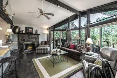 Image de Bear Cave, 2 Chambres, 6 personnes, Cheminée, WiFi, Grill, Vue sur la montagne