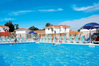 Image de Maisonnette Avec Terrasse | Accès Piscine Saisonnière + Salle de Remise en Forme