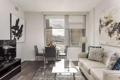 Image de Élégant 1 Br | Crystal City Arlington | près de Ronald Reagan Washington Airport | par Gls