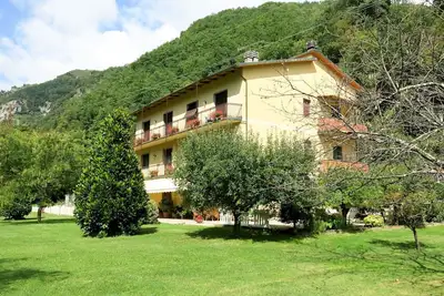Bel appartement pour 5 personnes avec piscine, Wifi, Tv, patio et parking