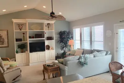 Image de Top Floor Ocean side unit with an ocean view! Enjoy our Crystal Coast!