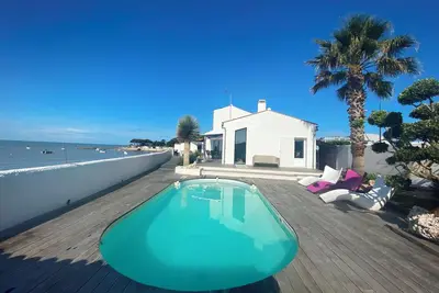 Image de Maison vue mer piscine chauffée sud La Rochelle 6 pers 3 ch 4 lits accès mer