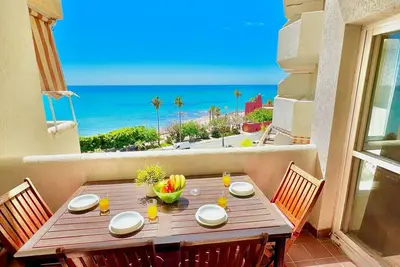 Image de Appartement de Vacances en Bord Mer à Benalbeach