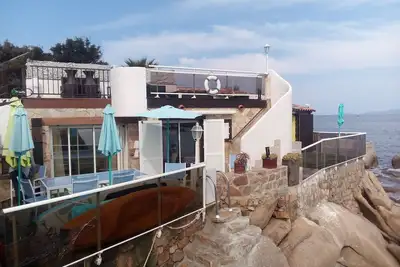 Image de villa les pieds dans l'eau