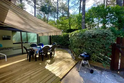 Image de Maison jumelée rénovée et agrandie résidence avec piscine - 323