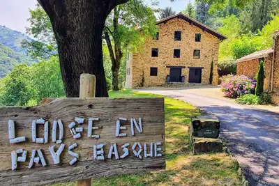 Image de Gîte de charme avec Spa \/ Jacuzzi Lodge en Pays Basque