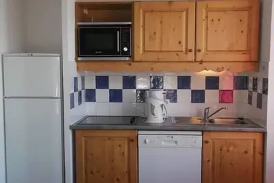 Image de À 150m des pistes de ski, 5ème étage, vue montagne, balcon, parking, télévision, casier à ski, 40m²