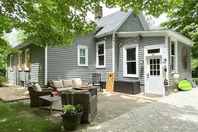 Image de Grafton Getaway - Ferme sur 2 hectares boisés à seulement 1\/2 mile de la rue Main